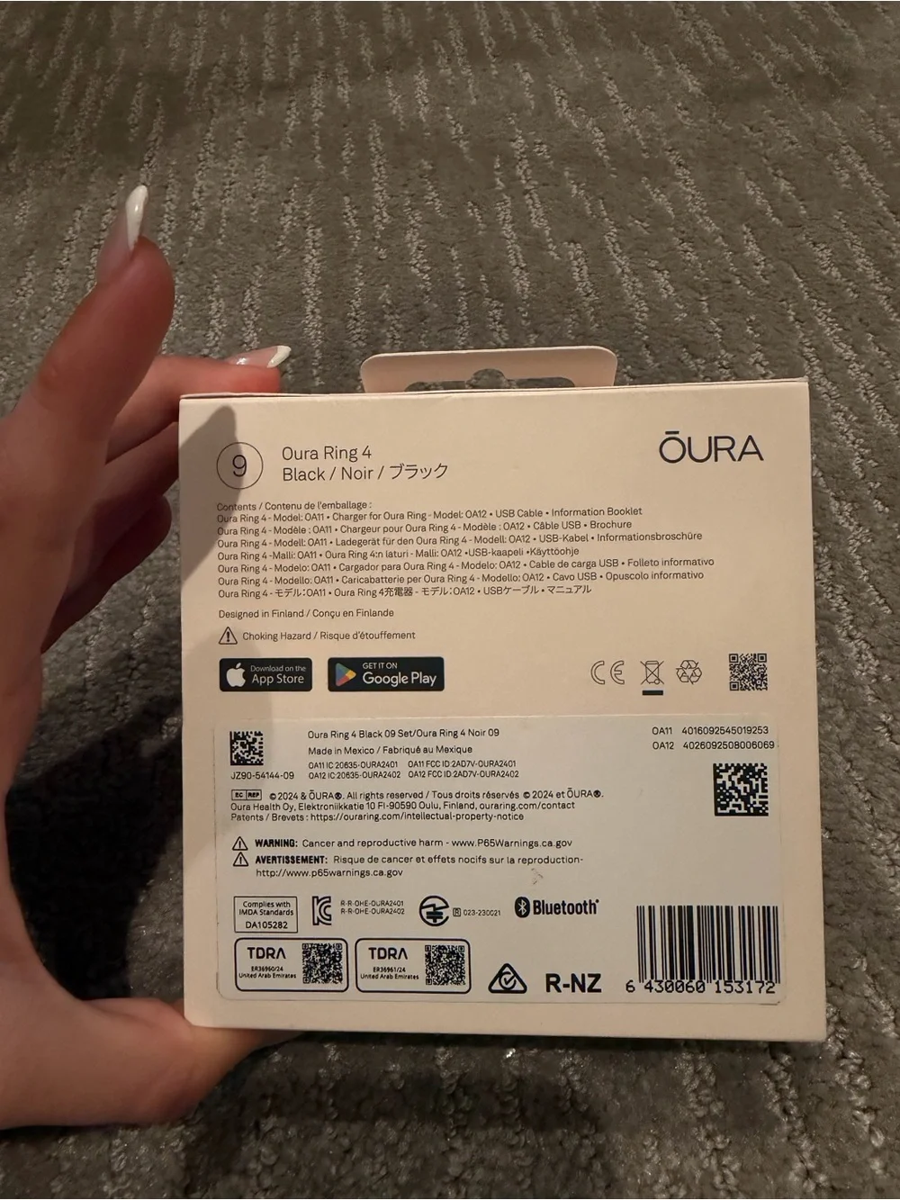 Oura Ring 4 Black and Silver